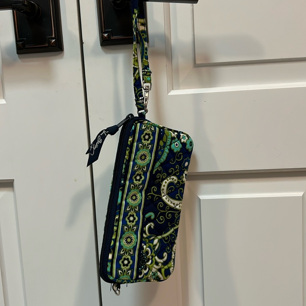 VERA BRADLEY WRISTLET RHYTHM & BLUES PATTERN